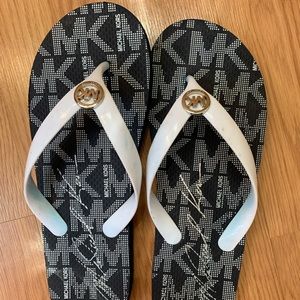 Michael kors flip flops